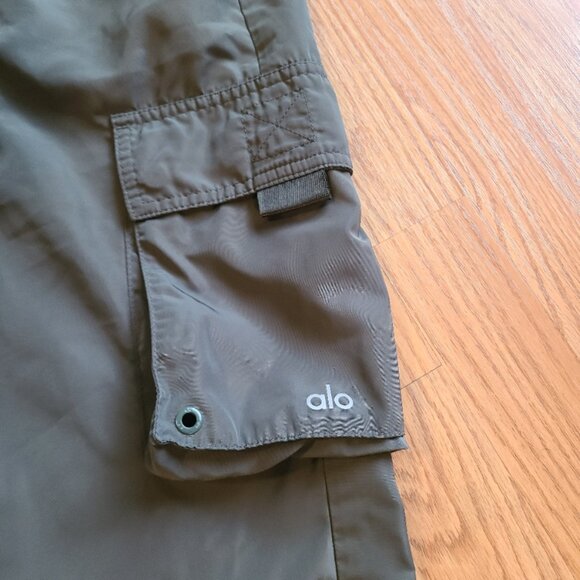 ALO YOGA IT GIRL CARGO JOGGER PANTS ELASTIC WAIST & ANKLE DARK CACTUS GREEN sz M - Picture 4 of 8